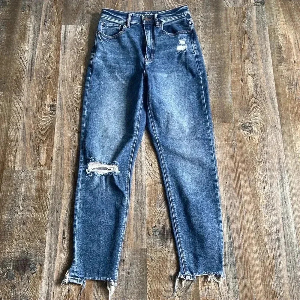 American Eagle |  Highest Rise Mom Jeans - Picture 2 of 7